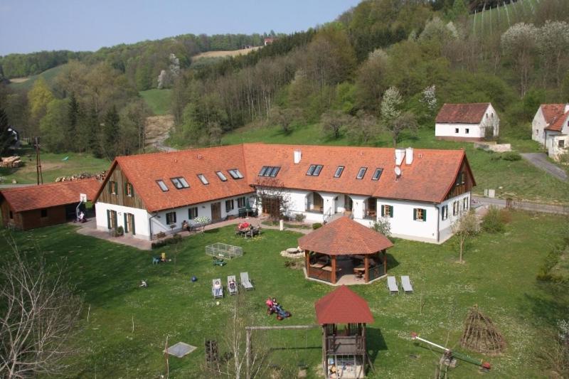 Kuerbishof Gartner Villa Fehring Exteriör bild